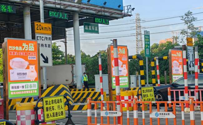 深圳福民收費(fèi)站聯(lián)排LED屏：交通要塞的精準(zhǔn)視覺通道