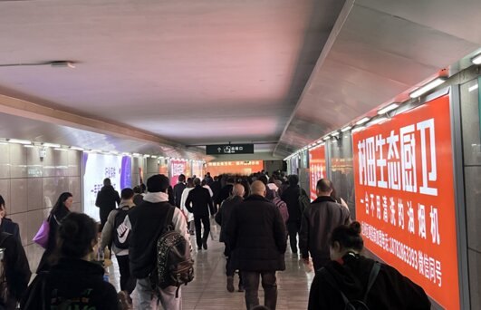 第一戶外傳媒-達(dá)州站-進(jìn)出站通道墻面燈箱