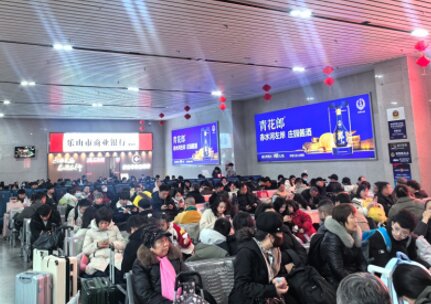 第一戶外傳媒-樂山站-一樓候車大廳墻面燈箱 