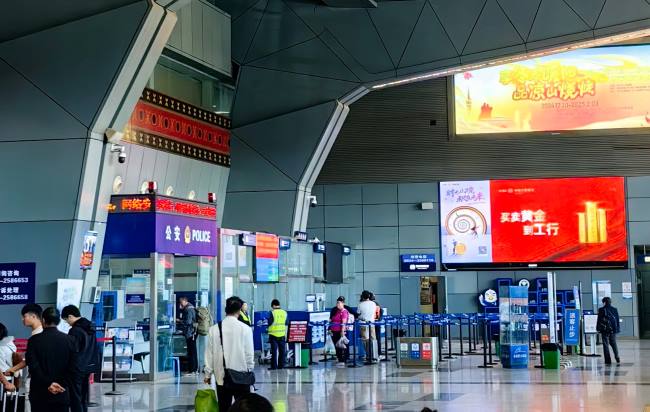 在云端樹立形象：西昌青山機(jī)場(chǎng)高空燈箱廣告的品牌升級(jí)之選