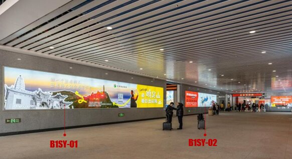 第一戶外傳媒-大理站-架空層出站商業(yè)廣場墻面燈箱 