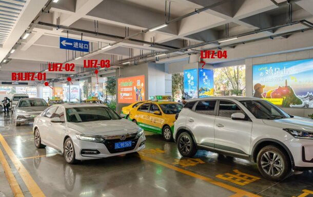 第一戶外傳媒-大理站-架空層臨街柱面燈箱 