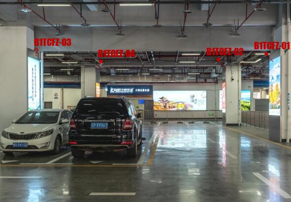 第一戶外傳媒-大理站-架空層停車場方柱燈箱 