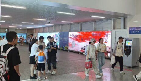 第一戶外傳媒-峨眉山站-出站通道墻面燈箱