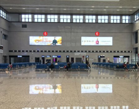 第一戶外傳媒-富順站-候車廳兩側墻面燈箱