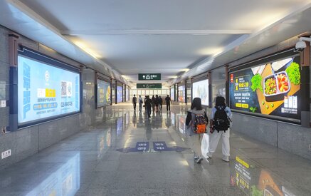 第一戶外傳媒-劍門關(guān)站-進出站通道墻面燈箱