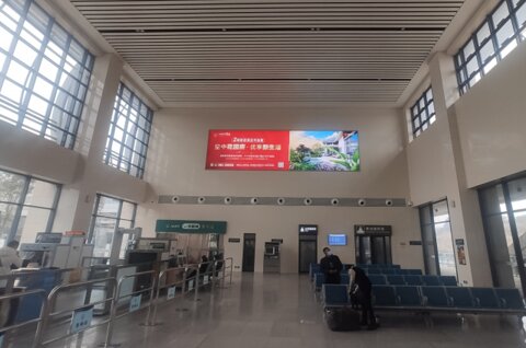 第一戶(hù)外傳媒-青神站-候車(chē)廳墻面燈箱