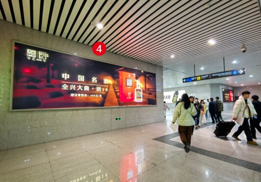 第一戶外傳媒-雙流機場站-出站口外兩側(cè)墻面燈箱 