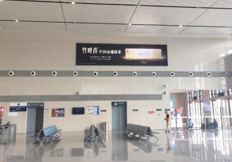 第一戶外傳媒-新津南站-候車廳兩側(cè)墻面燈箱