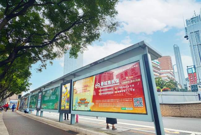 保險金融行業(yè)年終廣告投放策略報告-昆明公交候車亭廣告