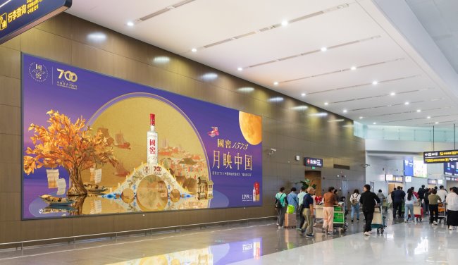 立足青島機場門戶的到達行李廳大型燈箱廣告投放策略