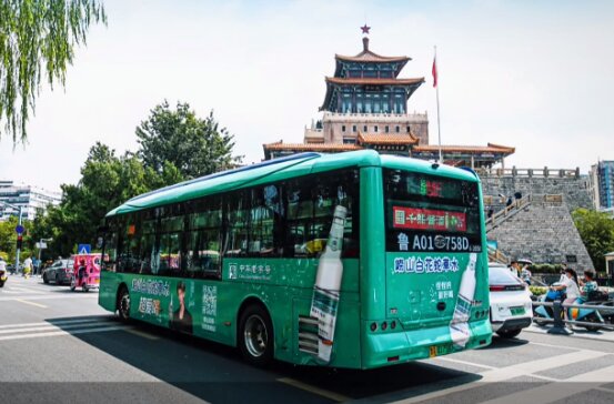嶗山白花蛇草水-濟(jì)南公交車廣告