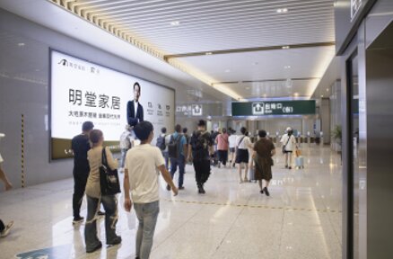 第一戶外傳媒-橫店站-出站通道燈箱