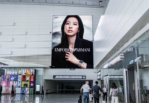 第一戶外傳媒-廣州白云機(jī)場(chǎng)-T2出發(fā)值機(jī)大廳燈箱廣告