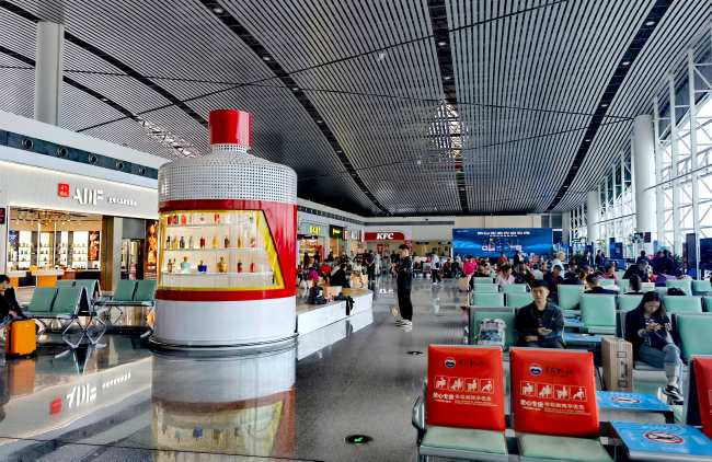 高鐵站、機場展位廣告的價值分析——專業(yè)廣告策劃視角下的高端場景營銷策略