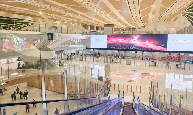 廣州機場T3安檢口上方巨型3D大屏廣告的視覺主場優(yōu)勢