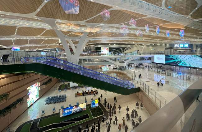 廣州機場T3國內(nèi)出發(fā)安檢口上方3D大屏廣告