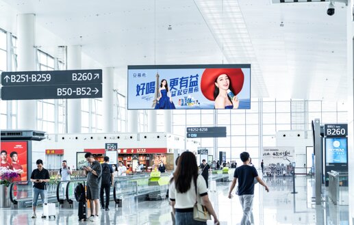 第一戶外傳媒-廣州白云機(jī)場(chǎng)-T2國(guó)內(nèi)出發(fā)到達(dá)混流區(qū)燈箱廣告