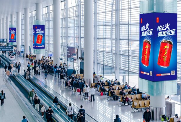 第一戶外傳媒-廣州白云機(jī)場(chǎng)-T2國(guó)內(nèi)出發(fā)到達(dá)混流區(qū)包柱燈箱廣告