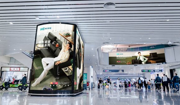 第一戶外傳媒-廣州白云機(jī)場(chǎng)-T2國(guó)內(nèi)出發(fā)到達(dá)混流區(qū)燈箱廣告