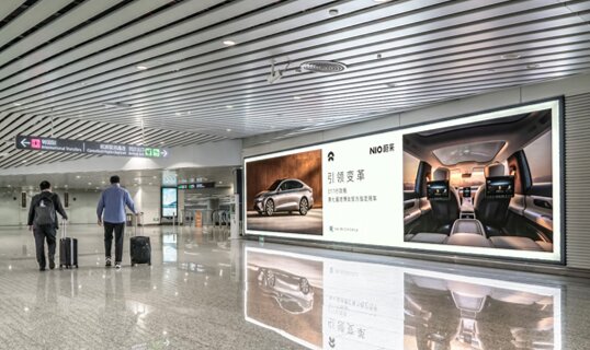 第一戶外傳媒-廣州白云機(jī)場(chǎng)-T2國(guó)內(nèi)出發(fā)到達(dá)混流區(qū)燈箱廣告