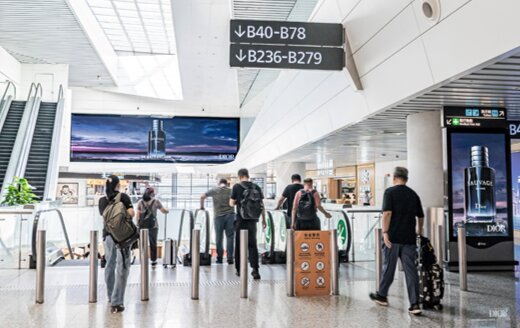 第一戶外傳媒廣州白云機(jī)場(chǎng)LED屏廣告