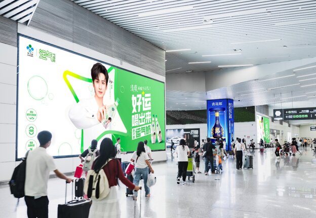 第一戶外傳媒廣州白云機(jī)場(chǎng)行李提取LED屏廣告