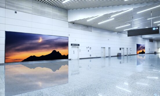 第一戶外傳媒-廣州白云機(jī)場(chǎng)-T2國(guó)際行李提取區(qū)通廊墻體燈箱