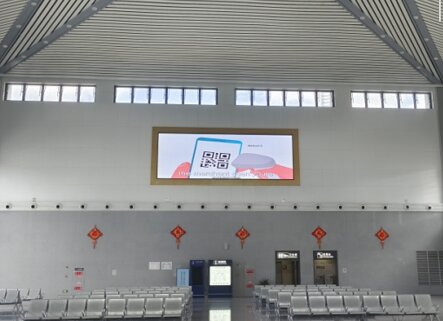 第一戶(hù)外傳媒-松陽(yáng)站-候車(chē)室左側(cè)墻面燈箱