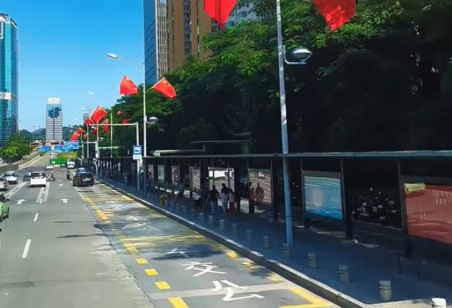 深圳巴士站牌廣告