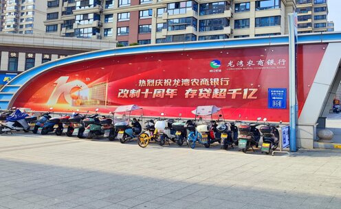 第一戶外傳媒-溫州地鐵出入口玻璃貼廣告