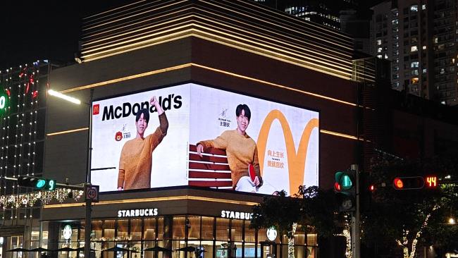 裸眼3D大屏如何助力品牌占領(lǐng)深圳年輕消費(fèi)主場(chǎng)