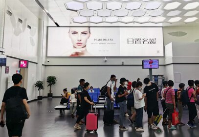 第一戶外傳媒-舟山普陀山機(jī)場(chǎng)-國(guó)內(nèi)出發(fā)候機(jī)大廳墻面燈箱 