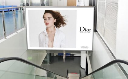 第一戶外傳媒-舟山普陀山機(jī)場(chǎng)-國(guó)內(nèi)出發(fā)候機(jī)大廳遠(yuǎn)機(jī)位出發(fā)看板 