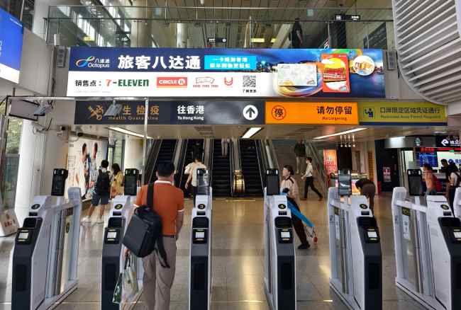 覆蓋出入境雙向客流的深圳福田口岸扶梯燈箱策略