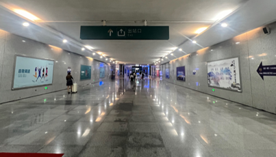 第一戶外傳媒-湛江西站-出站通道燈箱 