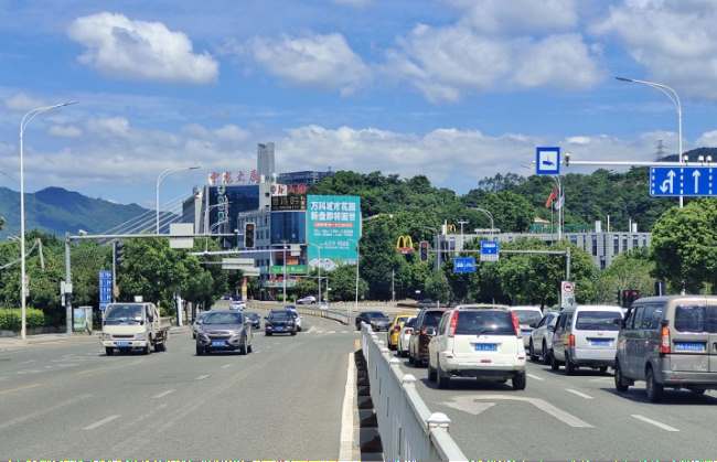 福州軟件園通勤主干道大型廣告牌精準(zhǔn)覆蓋力