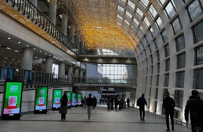 香港機(jī)場刷屏機(jī)廣告