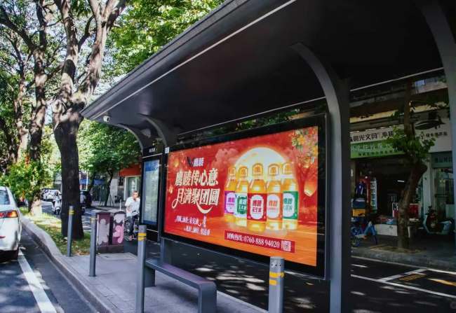 佛山公交站臺燈箱廣告