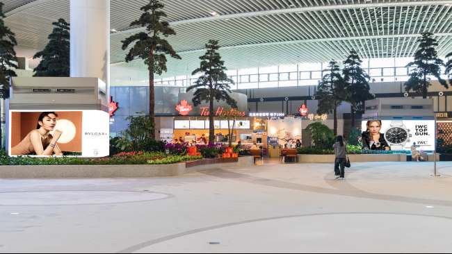 青島膠東機場國內出發(fā)安檢后景觀區(qū)風塔燈箱