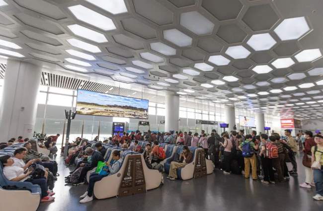 第一戶外傳媒-舟山普陀山機場屋頂燈箱廣告