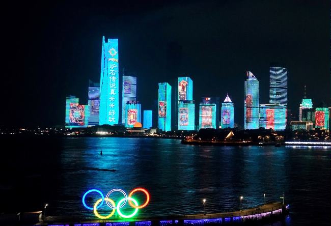 第一戶外傳媒-青島海天中心地標燈光秀廣告