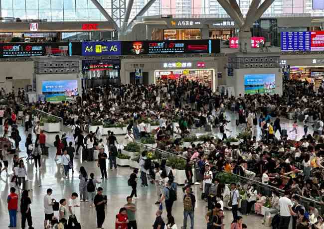 第一戶外傳媒-深圳北站候車大廳LED屏廣告 第一戶外傳媒-深圳北站候車大廳LED屏廣告