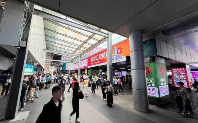 第一戶(hù)外傳媒-深圳羅湖口岸廣告