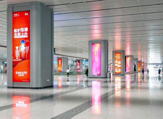 第一戶外傳媒-廣州白云站出站通道柱面燈箱 第一戶外傳媒-廣州白云站出站通道柱面燈箱