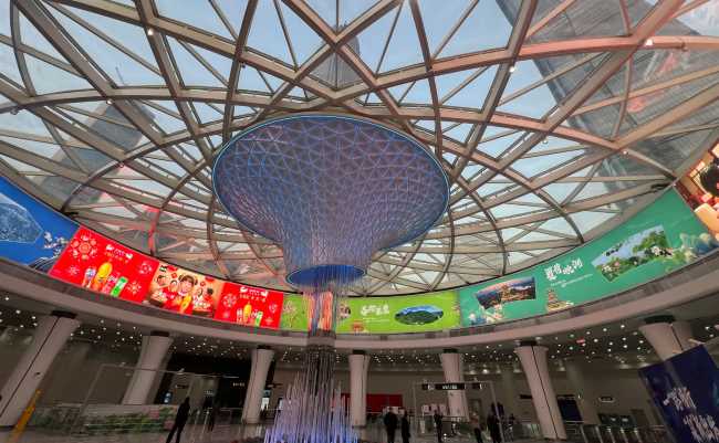 第一戶外傳媒-濟南地鐵中央商務(wù)區(qū)站環(huán)形LED巨幕廣告