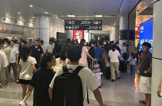 第一戶外傳媒-義烏機(jī)場到達(dá)燈箱廣告