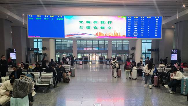 第一戶外傳媒-佛山西站候車大廳LED屏廣告