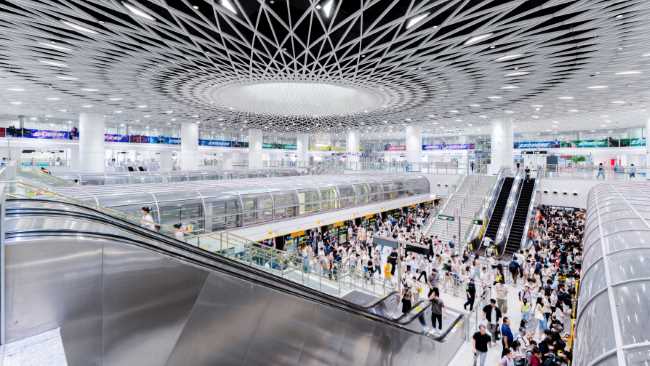 第一戶外傳媒-深圳地鐵崗廈換乘站廣告